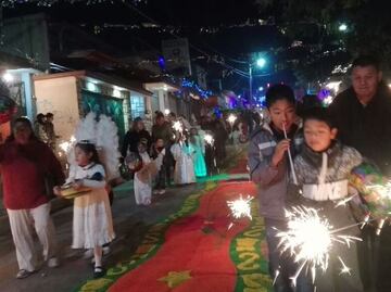 Los cohetes no cesan en Tultepec, pese a tragedia