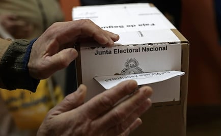 Argentinos acuden a votar en elecciones primarias presidenciales
