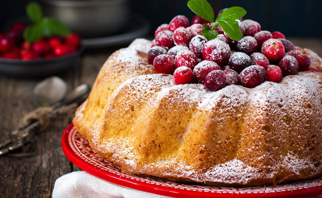 panqué de vainilla y cerezas / foto: istock