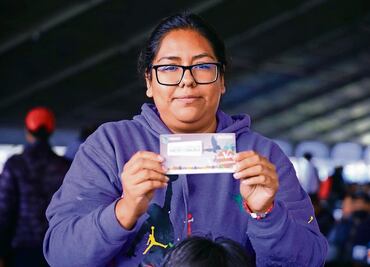 Clara Brugada arranca entrega de programa de vales Mercomuna en CDMX; promete llegar a 1 millón de beneficiarios