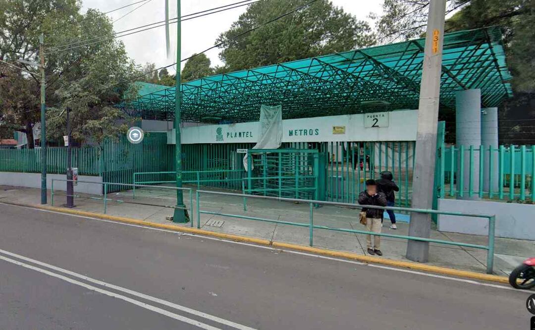 el pasado lunes una estudiante falleció al exterior del plantel ubicado en la avenida de Los 100 Metros en la alcaldía Gustavo A. Madero. / Foto: Google Maps.
