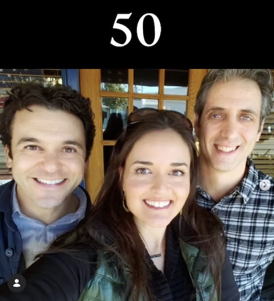 Danica McKellar, la actriz que dio vida a Winnie Cooper, compartió esta foto en redes para felicitar a Fred Savage.
Instagram Danica McKellar