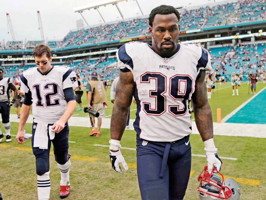 El quarterback sufrió un fuerte golpe en el juego contra Dolphins (LYNNE SLADKY. AP)