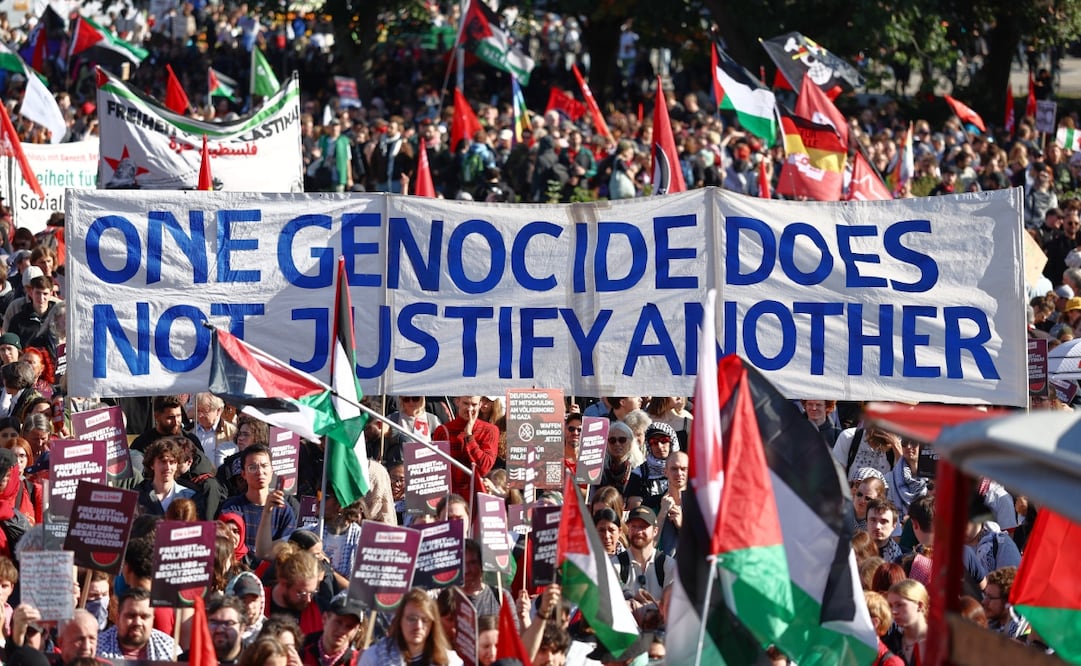 La gente protesta contra Israel durante una manifestación masiva llamada "Todos los ojos puestos en Gaza" en apoyo a los palestinos en Berlín, Alemania, el sábado 27 de septiembre de 2025. Foto: AP
