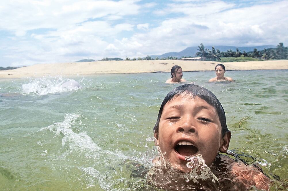 El esfuerzo y la constancia de Edilberto para desafiar la corriente fueron unas de las muchas características de cualquier pequeño con el deseo vehemente de libertad (RAÚL TINOCO / EL UNIVERSAL)