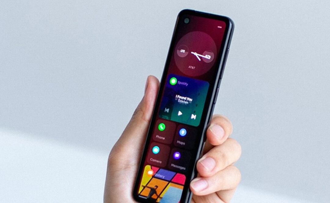 El nuevo dispositivo tiene como principal distintivo, su forma extremadamente alargada y delgada, similar al diseño del One Action de Motorola.