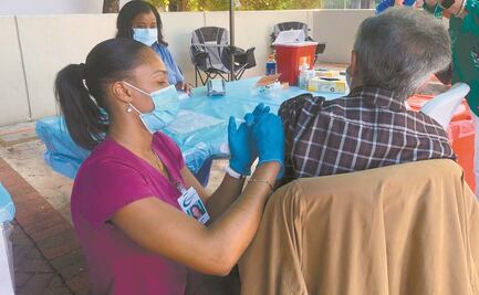 "En México van lentos": más de un millón viajan a EU por la vacuna