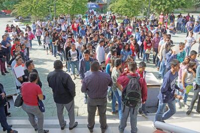Becas retienen a 30% más alumnos en universidades