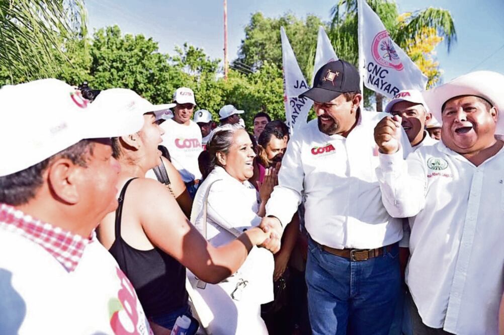 Manuel Cota, aspirante de la coalición PRI-PVEM-Panal, se comprometió en Ixtlán del Río a construir un corredor industrial en el sur del estado (TOMADA DEL FACEBOOK DE MANUEL COTA)
