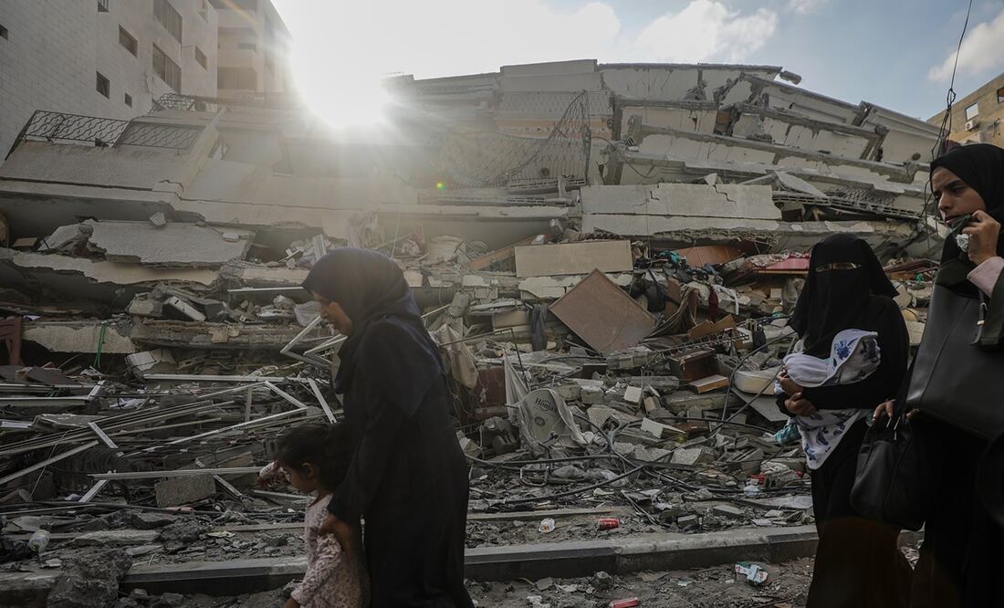 Residentes de la ciudad de Gaza comienzan la evacuación tras el aviso israelí de operaciones militares en la franja de Gaza. Foto: EFE