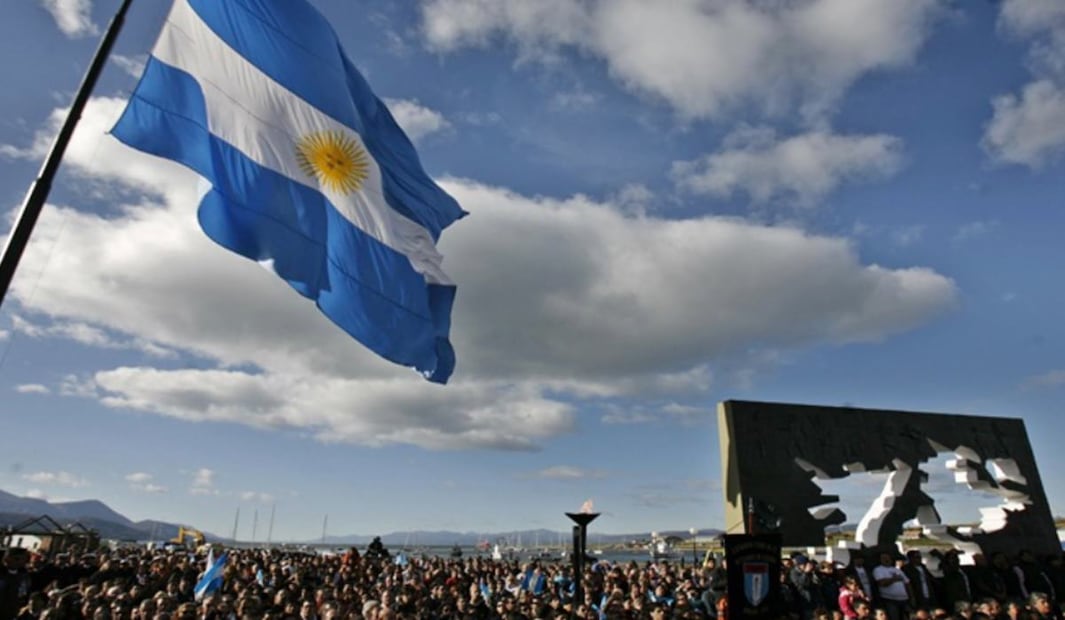 "Las Malvinas fueron, son y serán argentinas", afirma presidente de Argentina, Javier Milei. Foto: AFP