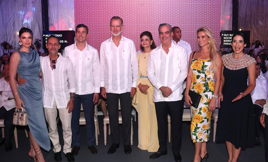 El rey Felipe VI, en la recepción ofrecida por el presidente de la República Dominicana, Luis Abinader (3d), en honor a los jefes de Estado y de Gobierno asistentes a la toma de posesión, celebrada en la Fortaleza Ozama. Foto: EFE