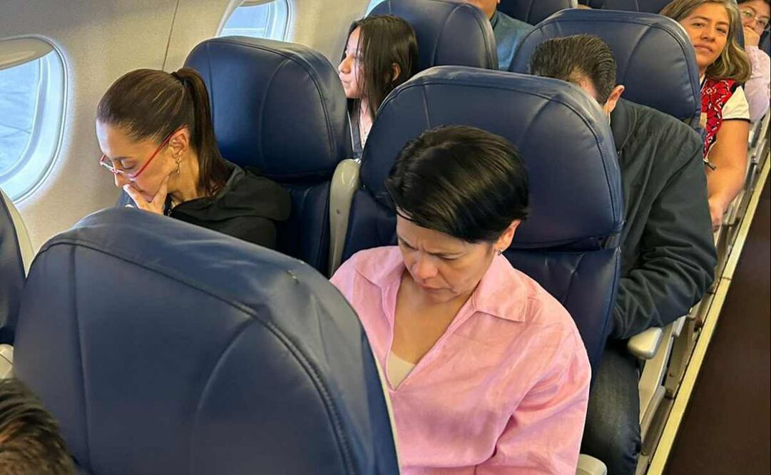 Claudia Sheinbaum hizo fila con los usuarios de la Terminal II del Aeropuerto Internacional de la Ciudad de México para abordar la aeronave. Foto: Especial