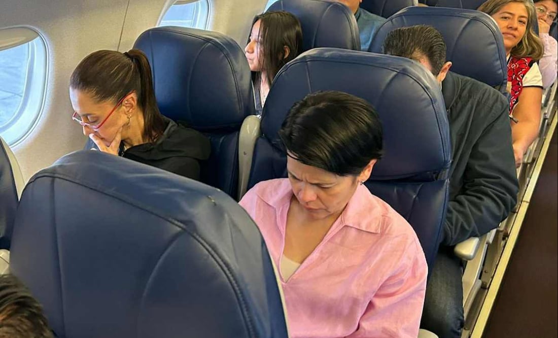 Claudia Sheinbaum hizo fila con los usuarios de la Terminal II del Aeropuerto Internacional de la Ciudad de México para abordar la aeronave. Foto: Especial