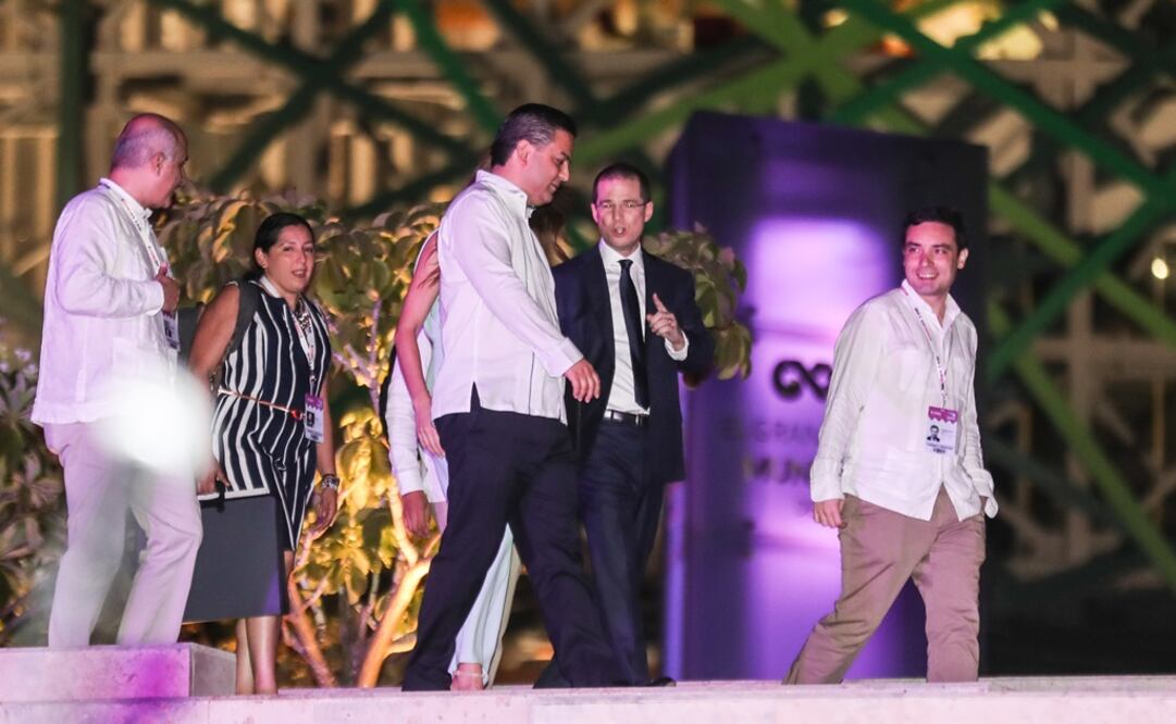 Ricardo Anaya a la salida del Gran Museo del Mundo Maya, donde tuvo lugar el tercer debate presidencial. FOTO: GERMÁN ESPINOSA