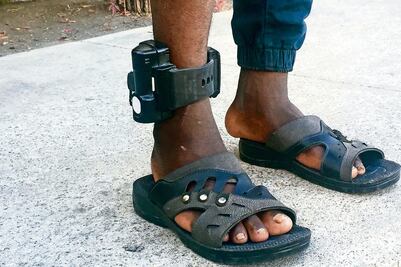 EU coloca a haitianos grillete electrónico