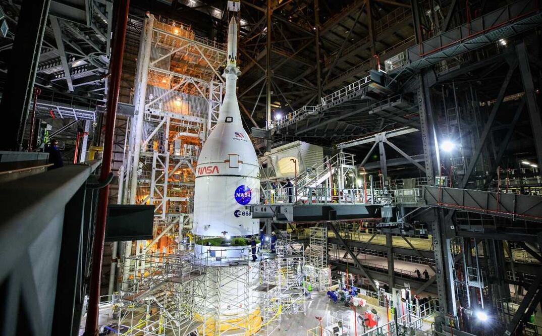 La nave espacial Orion para la misión Artemisa I, en el Centro Espacial Kennedy en Merritt Island, Florida. Foto: EFE/ Frank Michaux