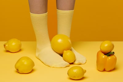 Cómo usar limón con bicarbonato para blanquear los calcetines