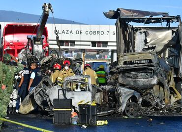 Identifican a 5 de las 17 víctimas de choque en la autopista México-Puebla