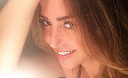 Otra foto de Andrea Legarreta y sus sexys piernas