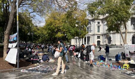 FOTOS: Ambulantes regresan a Bellas Artes y a la Alameda Central ante la presencia de Policías