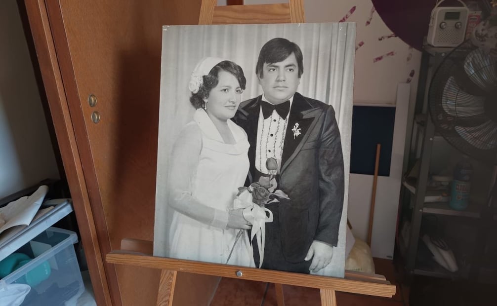 Sandra Pujol, la restauradora potosina de Niños Dios que repara la fe pieza por pieza.
Foto:  Jazmín Ramírez García