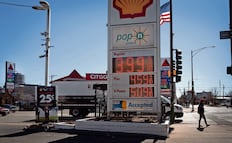 Casa Blanca confía que alianza con Venezuela baje el precio de la gasolina en EU; "bajará mucho y muy rápido", según Trump