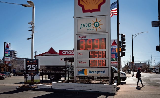 Casa Blanca confía que alianza con Venezuela baje el precio de la gasolina en EU; "bajará mucho y muy rápido", según Trump