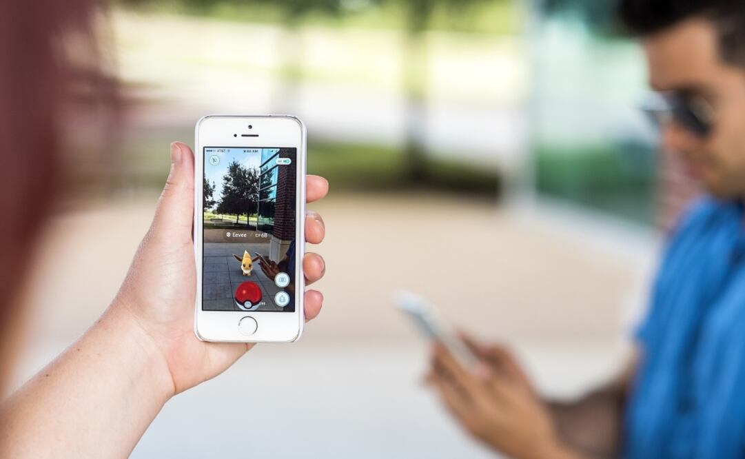 En segundo lugar, estos dispositivos "no deben bloquear un búfer antes de que el trabajo de la unidad de procesamiento gráfico (GPU) esté completado y el búfer esté listo"