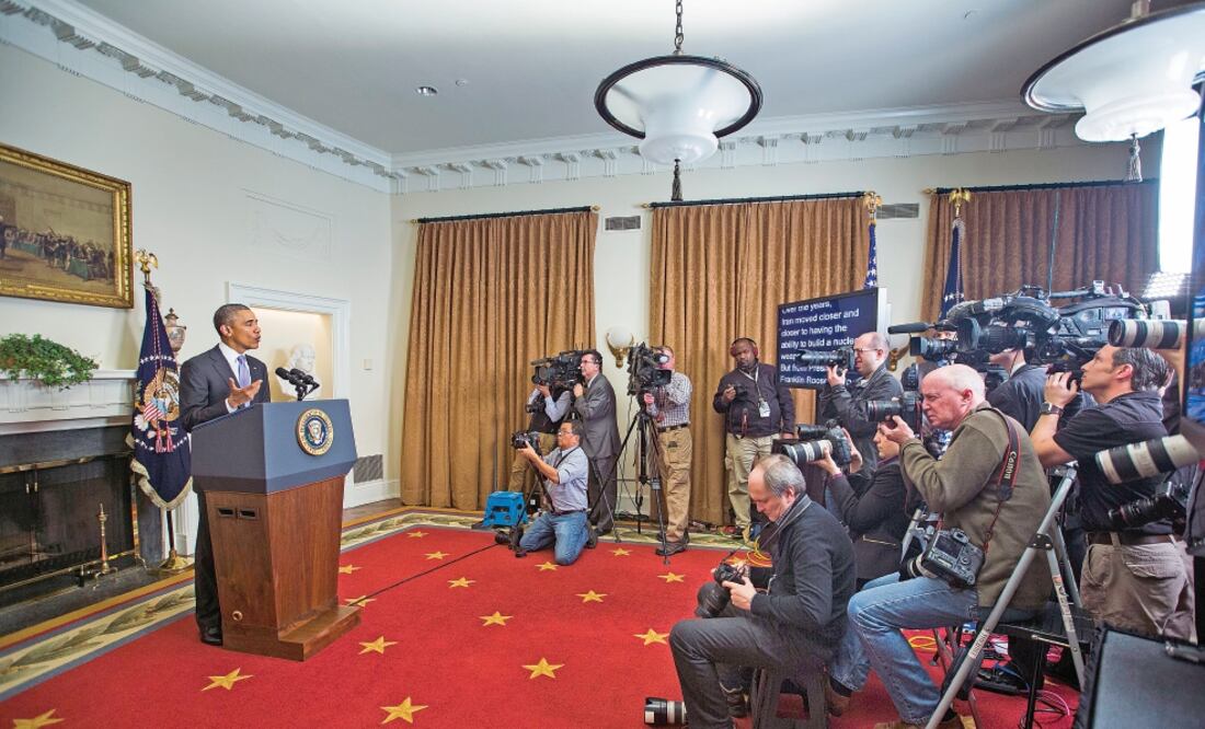 El presidente de Estados Unidos, Barack Obama, ofrece un discurso a los medios un día después del levantamiento de sanciones económicas a Irán, tras la aprobación del pacto nuclear, en la Casa Blanca, en Washington (JIM LO SCALZO. EFE)