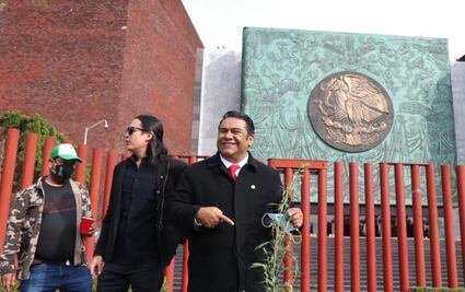 Diputado busca sembrar mata de marihuana en explanada de San Lázaro