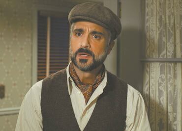 Jaime Camil sube su ego en "Schmigadoon!"