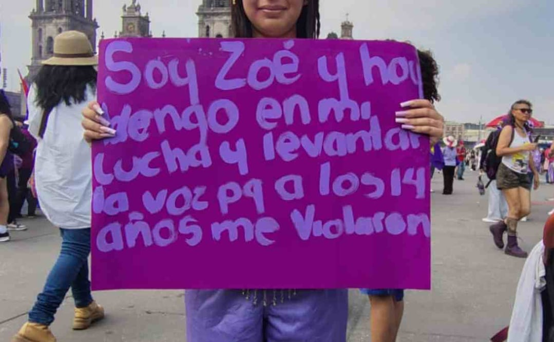 Zoe, víctima de abuso sexual, denunció a su agresor en la marcha por el 8M en la Ciudad de México. 8 de Marzo de 2026. Arantxa Meave. EL UNIVERSAL