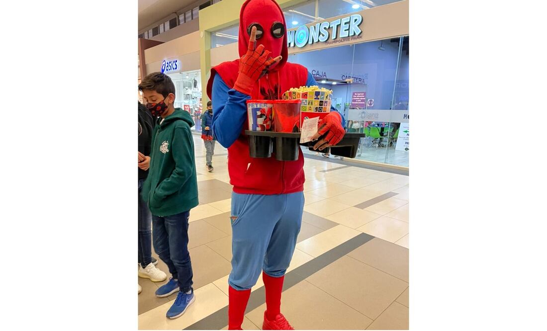 Él es Alan y ya vio la película tres veces. Dos en Parque Delta y la última en Portal Centro. Foto: Nicole Trejo/EL UNIVERSAL