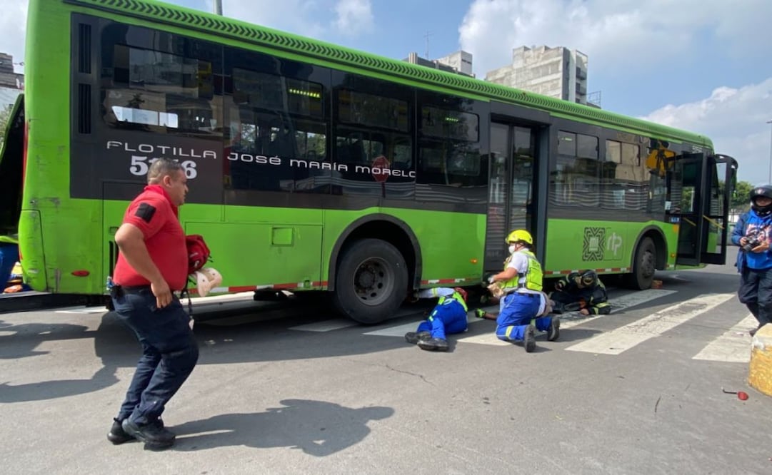 Ciclista atropellado por unidad de RTP en Avenida Chapultepec (07/09/2025). Foto: Valente Rosas / EL UNIVERSAL