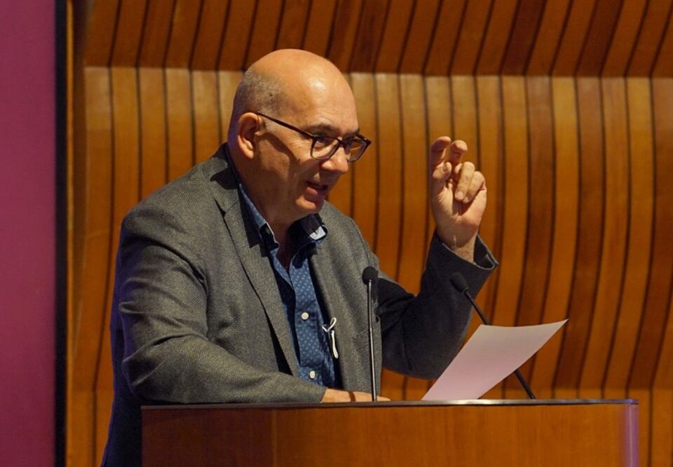 Claudio Lomnitz habla del método de invisibilidad en conferencia de El Colegio Nacional. Foto: El Colegio Nacional