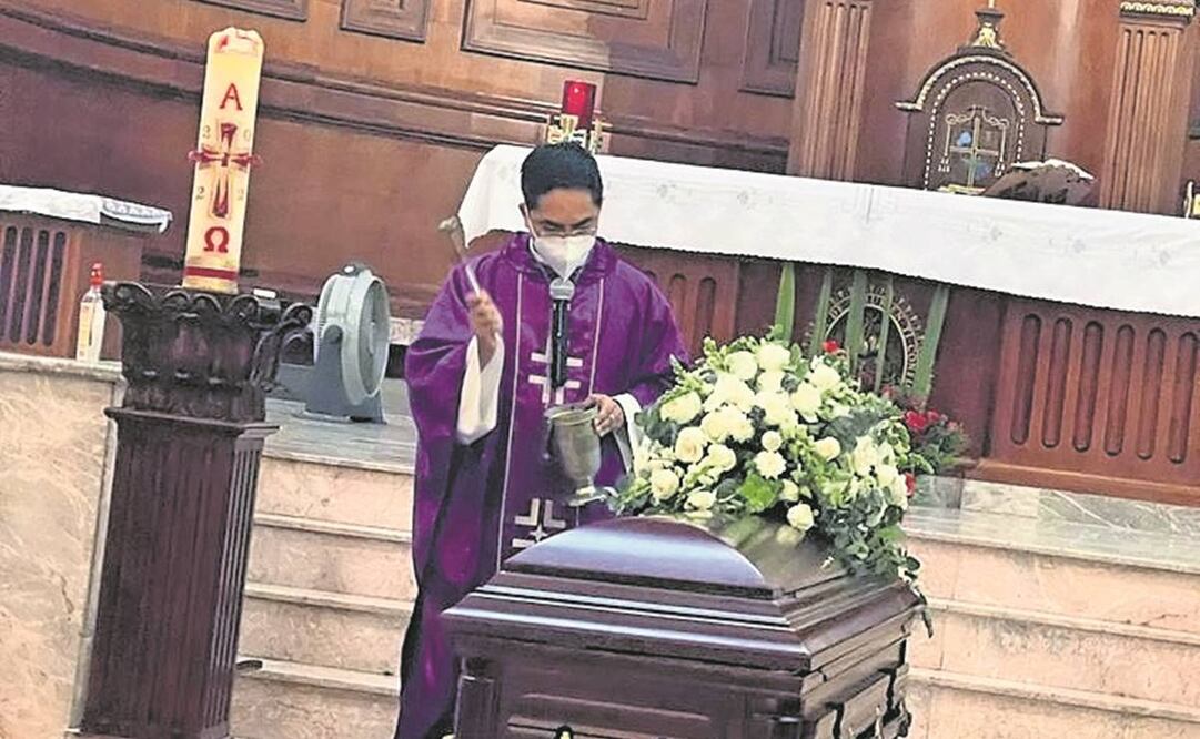 La misa de cuerpo presente del periodista Antonio de la Cruz se ofició en la Catedral del Sagrado Corazón. Foto: Roberto Aguilar/EL UNIVERSAL