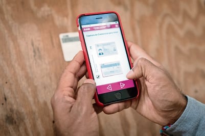 "El Bronco" rebasa a Zavala en apoyos