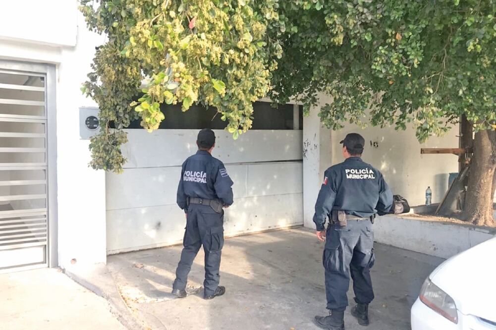 Afuera de la casa se encuentran policías vigilando (FOTO: CORTESÍA)