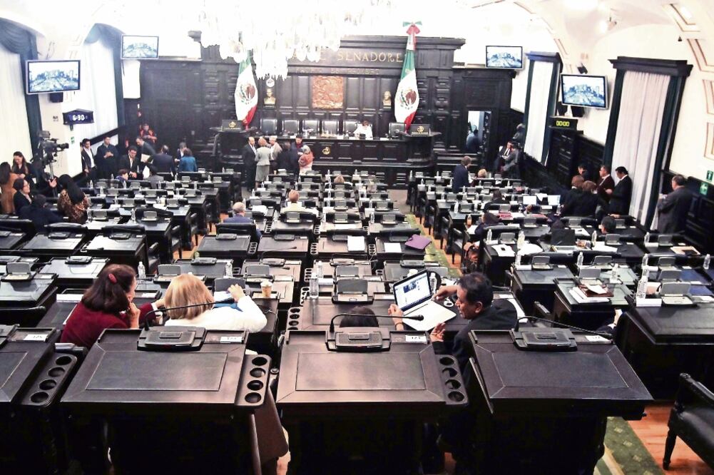 Durante casi 10 horas, los constituyentes analizaron ayer alrededor de 90 reservas al artículo 21 que aborda el tema de gestión de agua, recolección de residuos, uso del suelo, espacio público y medio ambiente (GERMÁN GARCÍA. EL UNIVERSAL)