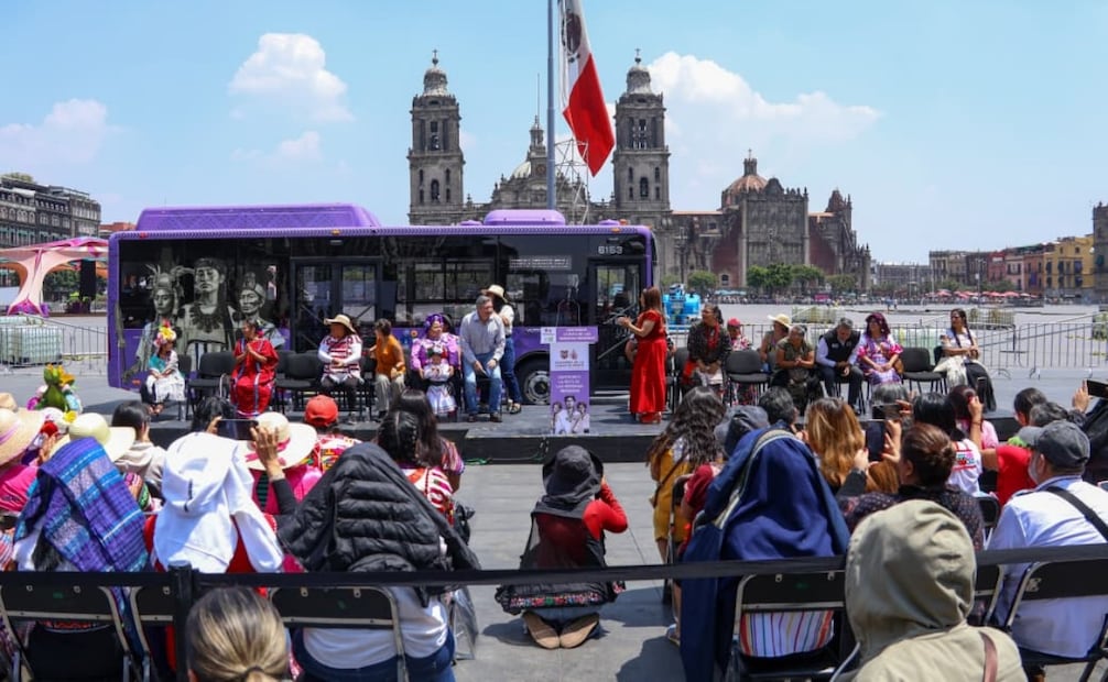 Presentan unidades del “Centrobús”. Foto: Karla Guerrero / EL UNIVERSAL