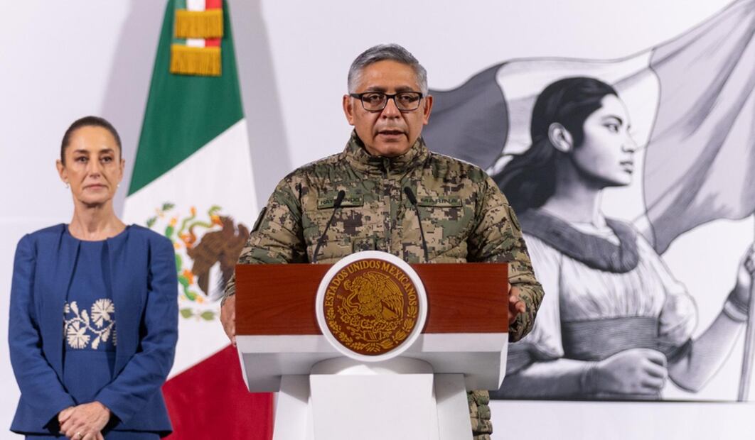 El almirante Raymundo Pedro Morales , titular de la Secretaría de Marina, destacó las reparaciones en el AICM para que permita mejorar las condiciones de servicio y seguridad, con miras al Mundial 2026. Foto: Hugo Salvador/EL UNIVERSAL