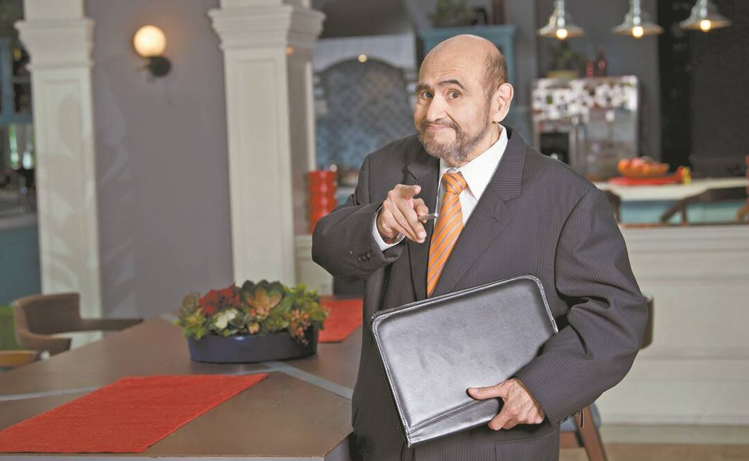 También actúa en la comedia de situación Mi querida herencia, en la que da vida a un notario. Foto: Televisa.