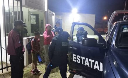 Mujer auxilia a menor extraviado que se separó de su padre al bajar de transporte público en Zumpango