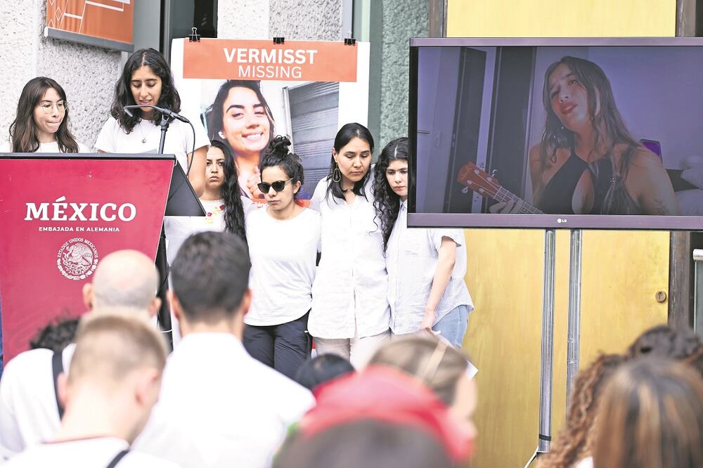 Amigos, familiares y conocidos de María Fernanda asistieron ayer a un acto solidario en Berlín. Foto: EFE