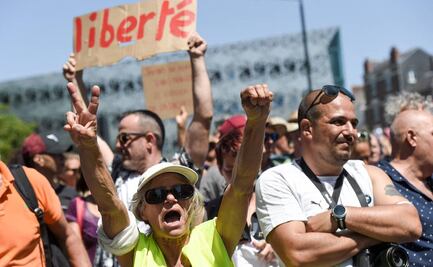 Miles de personas protestan en Francia contra la "dictadura sanitaria"