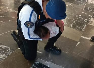 Policía evita que una bebé se ahogara en el Metro Pantitlán