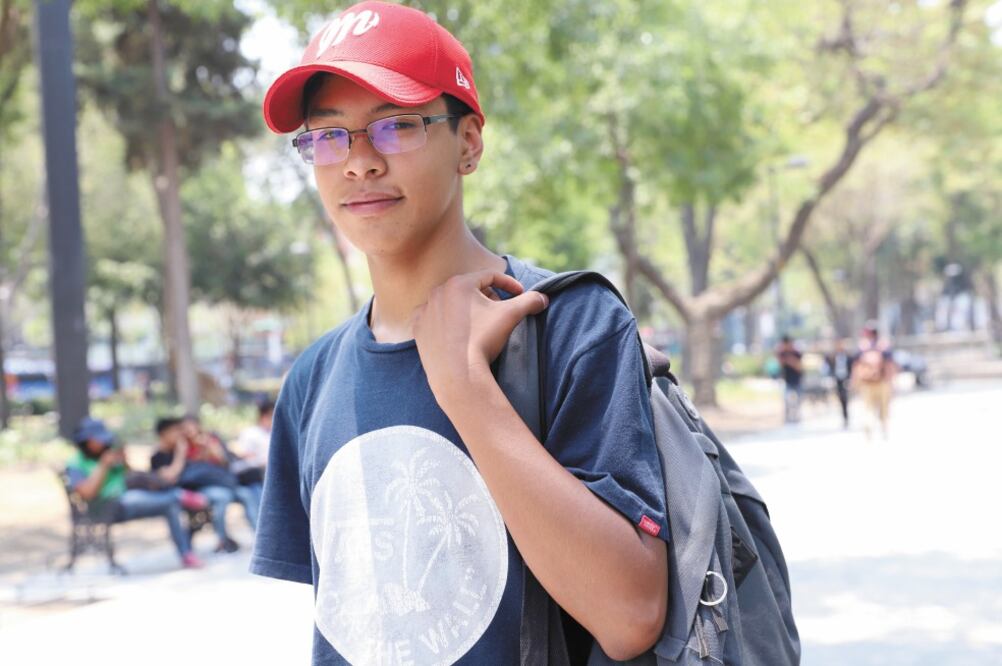 Érick comenta que su generación se ha adaptado muy bien a la tecnología.