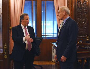 Meade y Kelly abordan temas fiscales y de cooperación bilateral