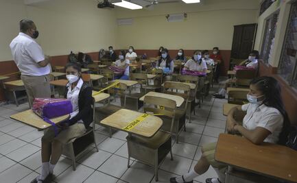Covid-19 en el aula: Cubrebocas y ventilación, mejor que sana distancia